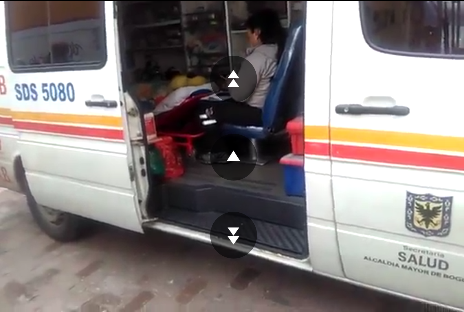  - ¡Emergencia, vecinos! A desvarar la ambulancia porque no prende