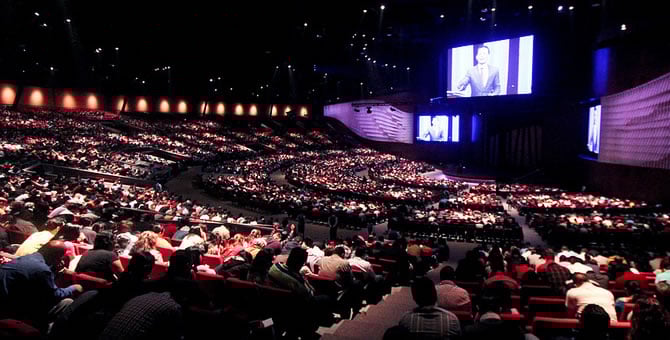 Cash Luna: El pastor que tiene un templo de USD 45 millones - -- Las2orillas - Cash Luna: El pastor que tiene un templo de USD 45 millones