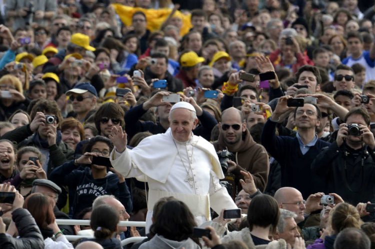 En defensa de la visita del papa, por un no católico