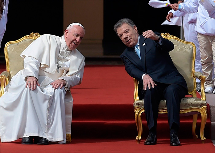 ¿Cuál fue el regalo que le entregó el Papa Francisco al presidente Juan Manuel Santos?