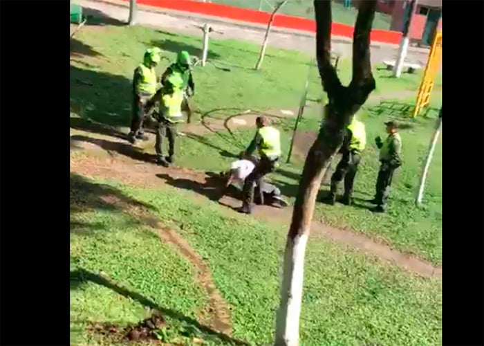 VIDEO: El bolillazo que un Policía le dio a un joven y que lo pudo matar