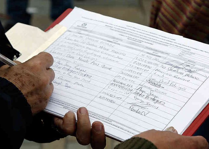 Las candidaturas por firmas: el colapso del sistema político colombiano