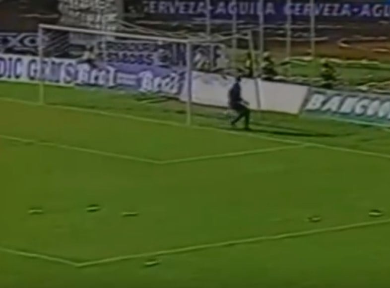 Video: El día que Faryd Mondragón se dejó meter el gol más estúpido de la historia
