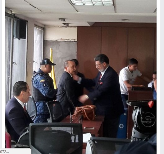  - Tomás Uribe acompaña a su tío Santiago en el juicio que empieza hoy