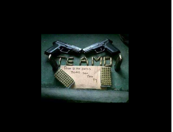  - "Este probeedor para matar a Petro": Exmilitar uribista exponiendo su pistola