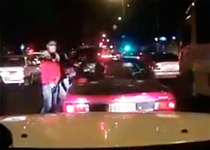 EN VIDEO: Así atracan a mano armada en Bogotá durante los trancones