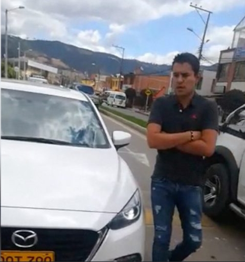  - VIDEO: Conductor le pasa por encima a propósito a una mujer en Cajicá