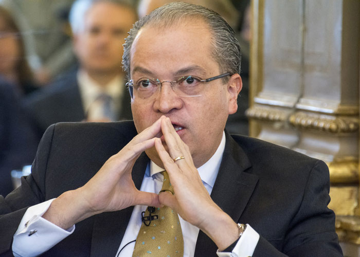 Procurador Carrillo, los contratistas sí pueden participar en política