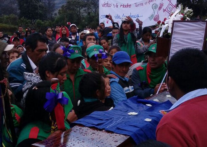 “El alma se nos partió: cientos de voces llenas de rabia y dolor enterraban a Efigenia”