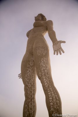 En cuerpo de mujer de 13 metros de altura - -- Las2orillas - En cuerpo de mujer de 13 metros de altura