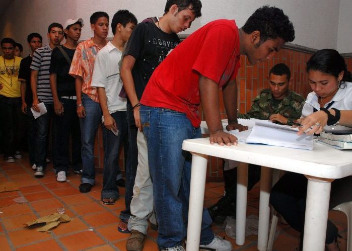 Cómo los jóvenes siguen impedidos por la libreta militar para trabajar