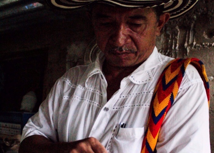 Alfredo Martelo, el acontecer en décimas