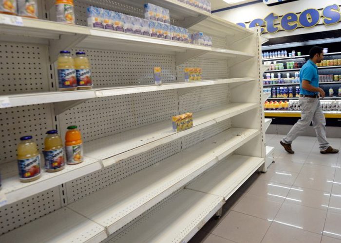 En Venezuela es tres veces más barato un galón de gasolina que una botella de agua