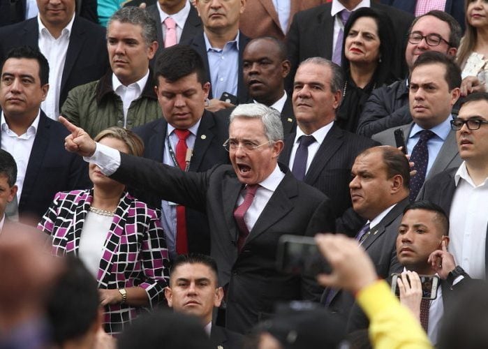 El uribismo hacia el dogmatismo y el uribista hacia el prejuicio