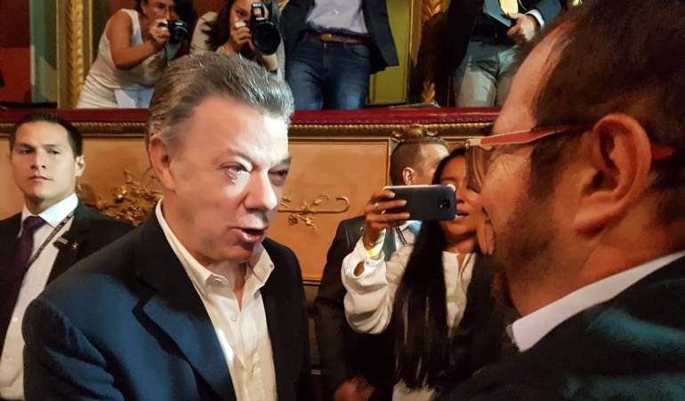 Santos decidió no recibir a Timochenko en Casa de Nariño y se desplazó a pie a MinInterior