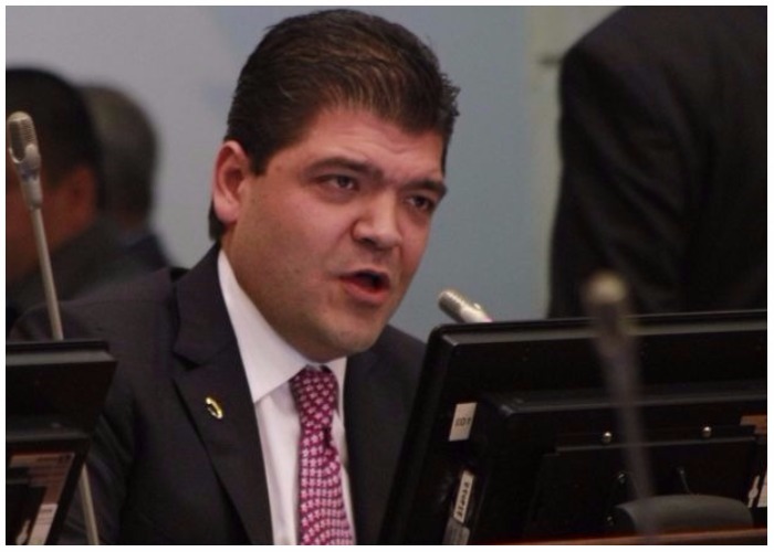 Juan Diego Gómez, el senador conservador que puso al gobierno contra las cuerdas con la JEP