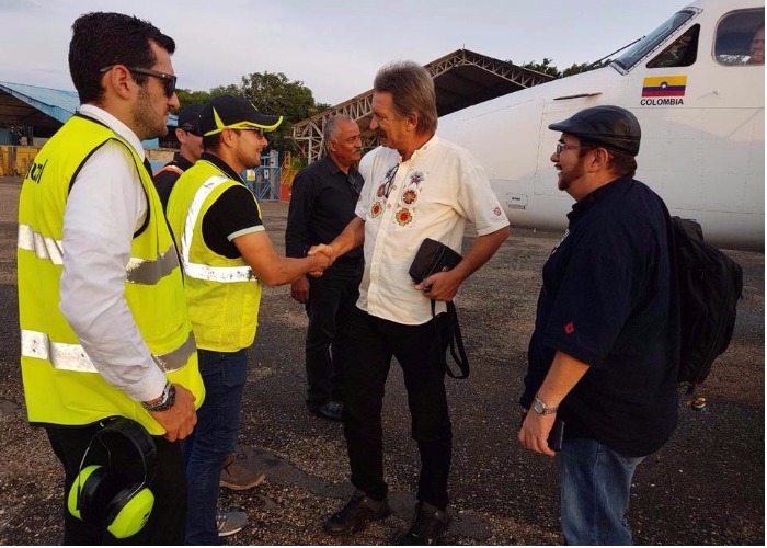 Santos recibe a Timochenko en la casa de Nariño