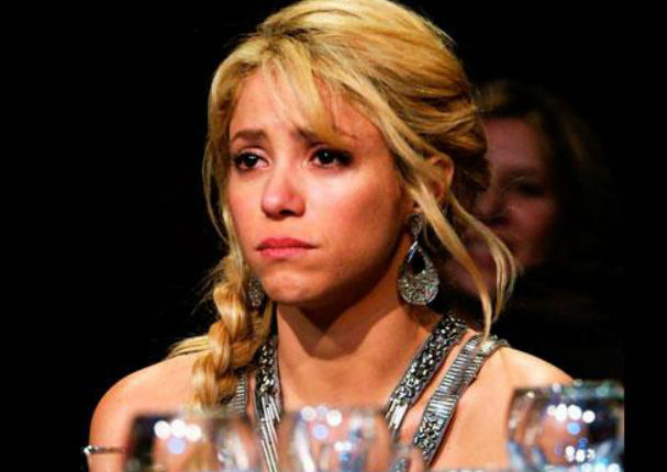 “Una hemorragia en mis cuerdas vocales me impide cantar”. Shakira cancela su gira europea