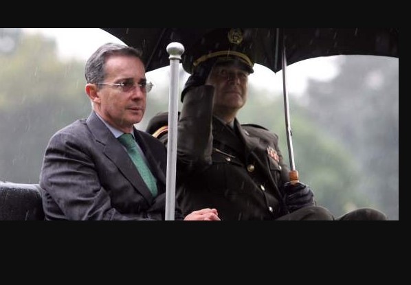 Recorderis de Uribe a Naranjo: unas son sus cuentas como director de la Policia y otras como vicepresidente