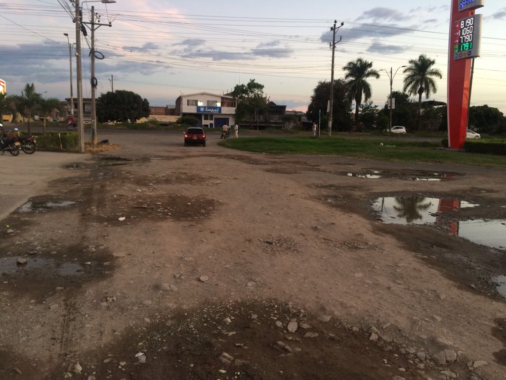 Pavimentación fantasma en una calle de Palmira