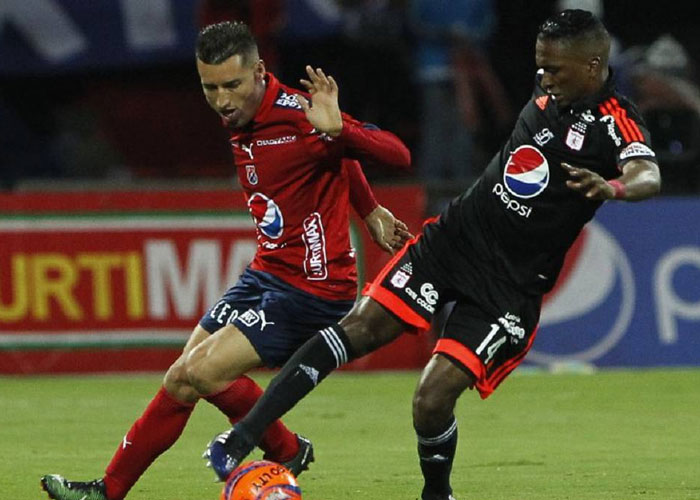 El rojo sacó su casta y los hinchas, su mala memoria