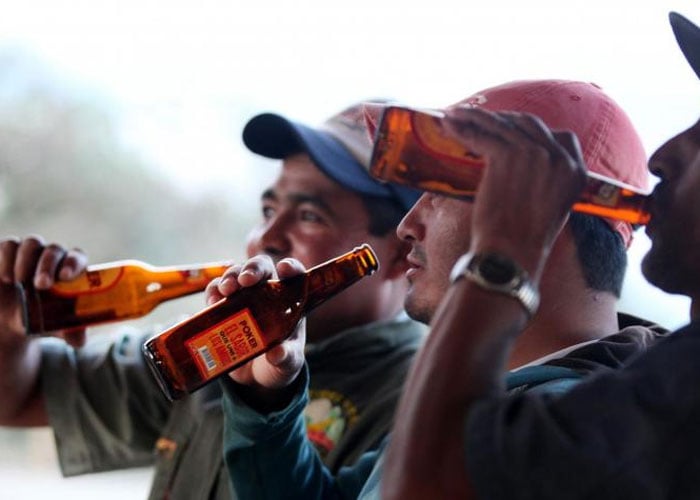 Para muchos campesinos la cerveza es la única escuela