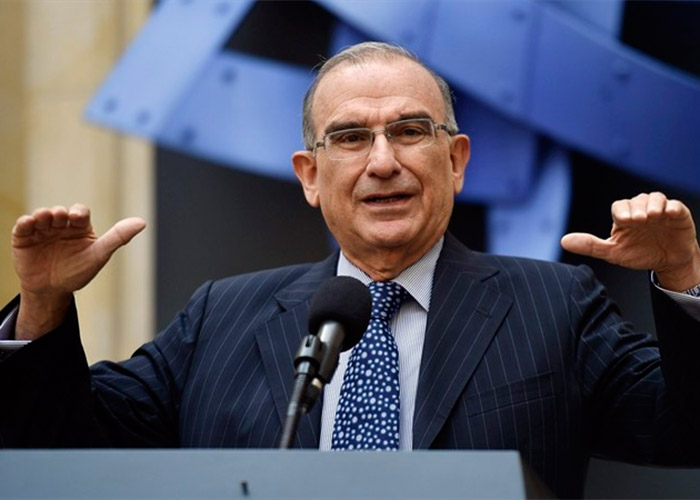 “La política goza de un notable desprestigio, o se supera esa crisis o la democracia no tendrá legitimidad”: Humberto de La Calle