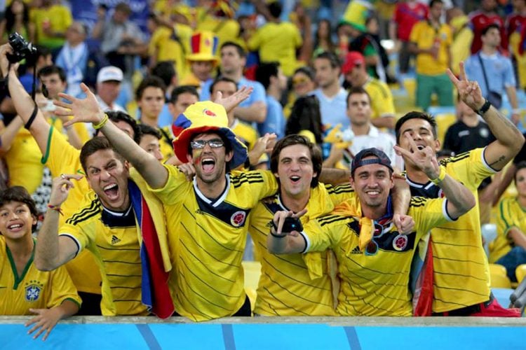 Ocho costumbres del hincha colombiano