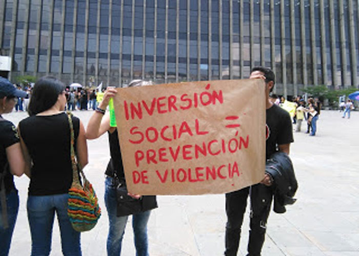 ¿Profesionales de las ciencias sociales en contra de las comunidades?