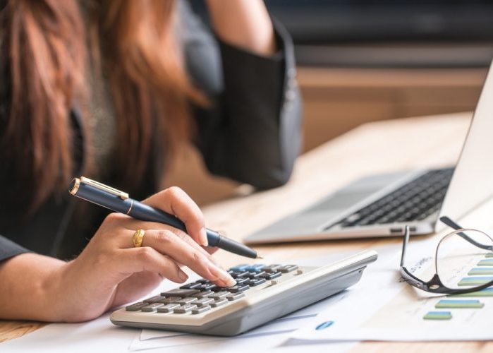 Las mujeres reinvierten más eficientemente sus salarios que los hombres