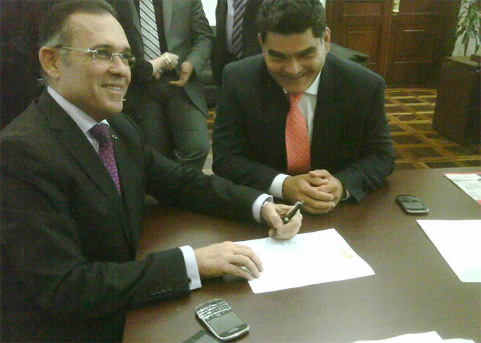 El poder del secretario Eljach con el Presidente del Congreso, Efraín Cepeda