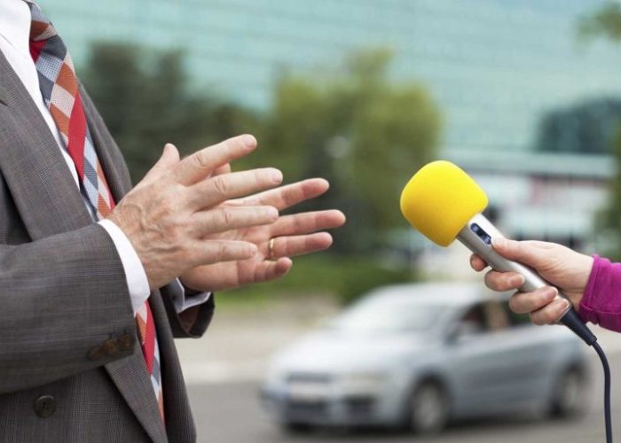 'Políticos profesionales', los verdaderos enemigos del pueblo