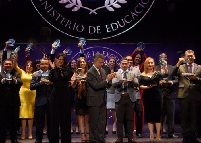 Destacados docentes fueron homenajeados en 