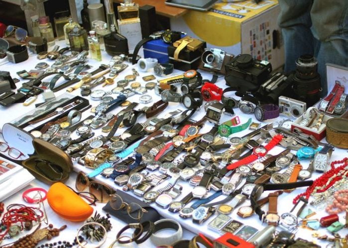 Carlos y su tienda de usados donde la inversión es mínima y la ganancia alta