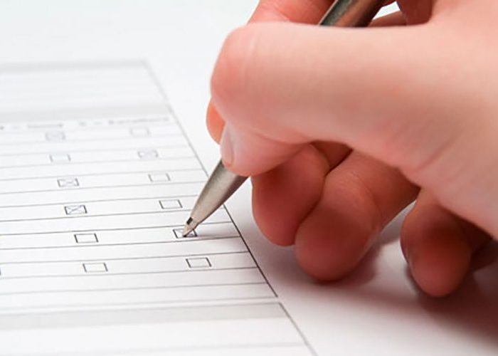 Encuestas, políticos y realidades