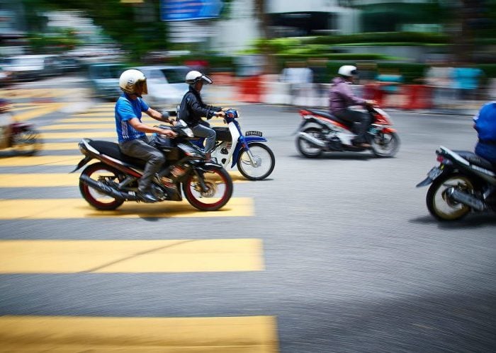 Moteros, siempre los malos del paseo