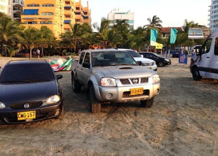 Por qué nunca debería estacionar su vehículo en la playa