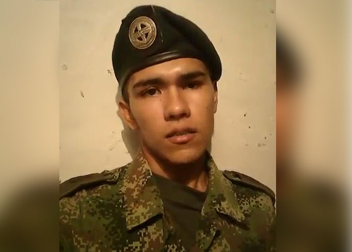 ¿Qué pasó con el soldado destituido por criticar a Santos?