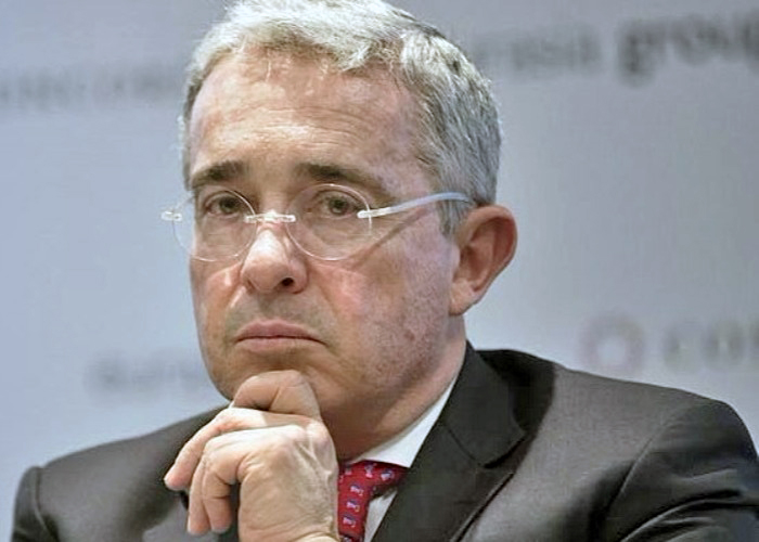 El mito de Álvaro Uribe