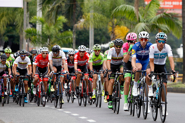 Paisajes horribles, calles con huecos y camarógrafos torpes: qué fea es una carrera en Colombia