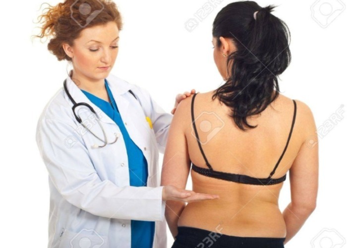 “Desnúdese por favor”: el ritual del examen médico