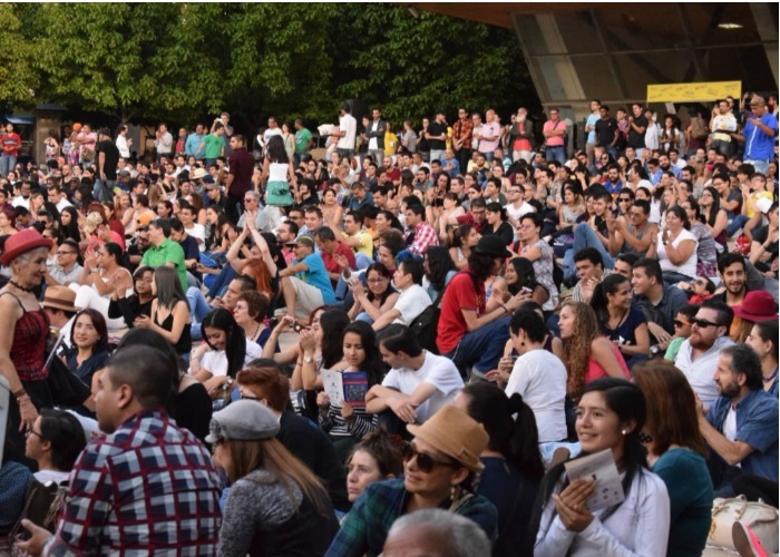 La poesía en esta violenta realidad