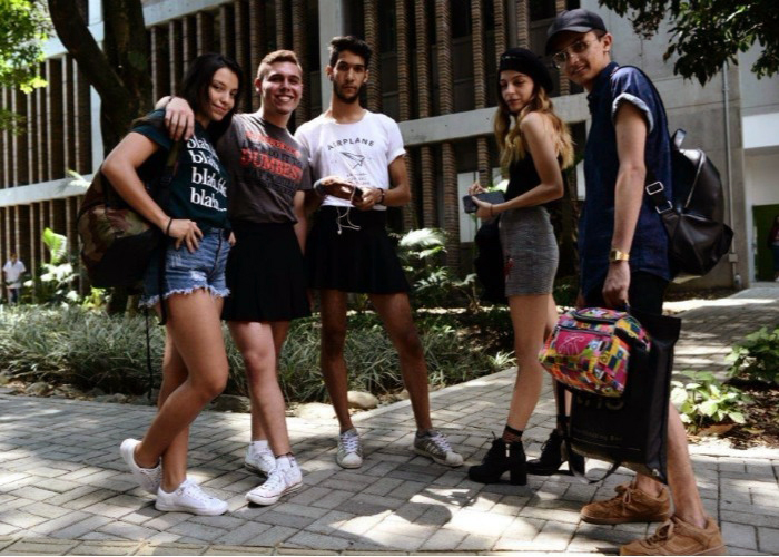 La razón en minifalda