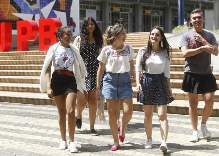 ¿Un lío de faldas?