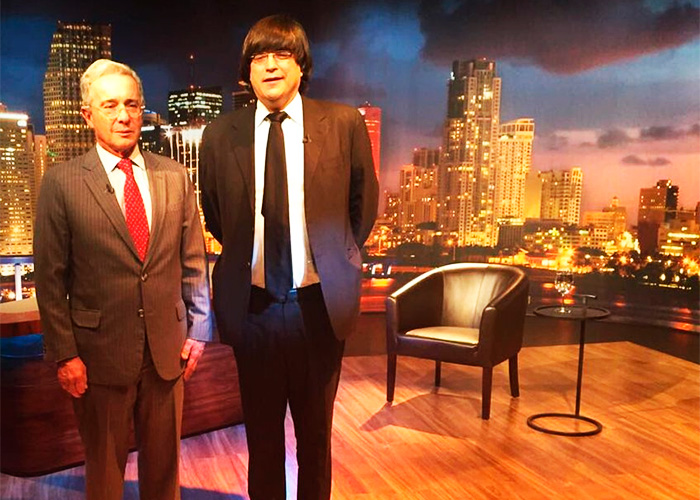 El provocador Jaime Bayly, se la juega de nuevo por Álvaro Uribe