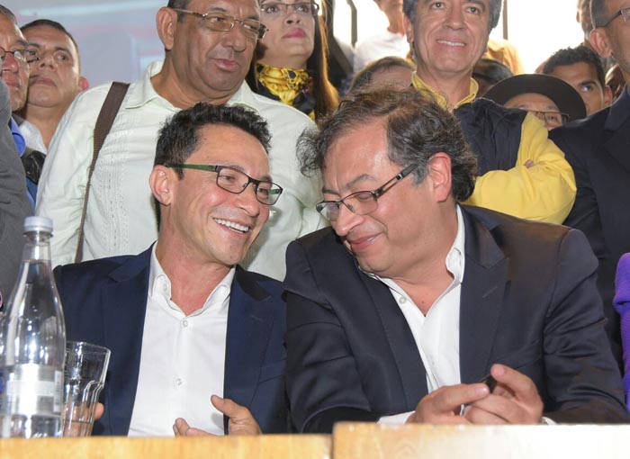 Petro traiciona a su único aliado