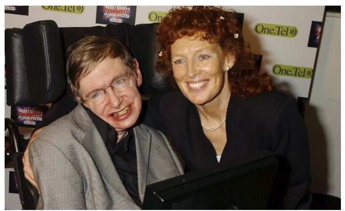 Stephen Hawking fue maltratado por su segunda esposa enfermera