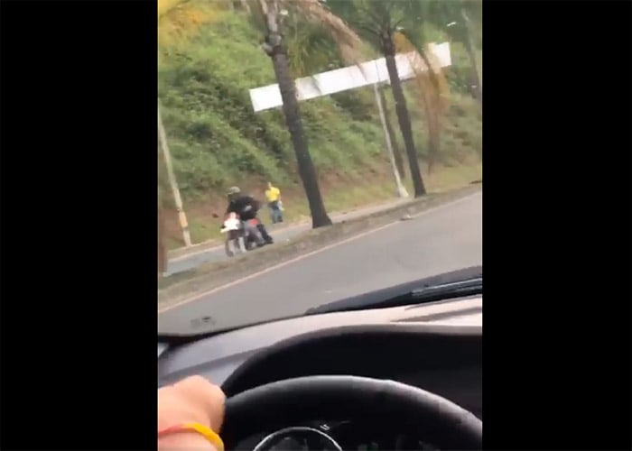 VIDEO: Sicarios asesinan a taxista y su pasajero en Medellín a plena luz del día