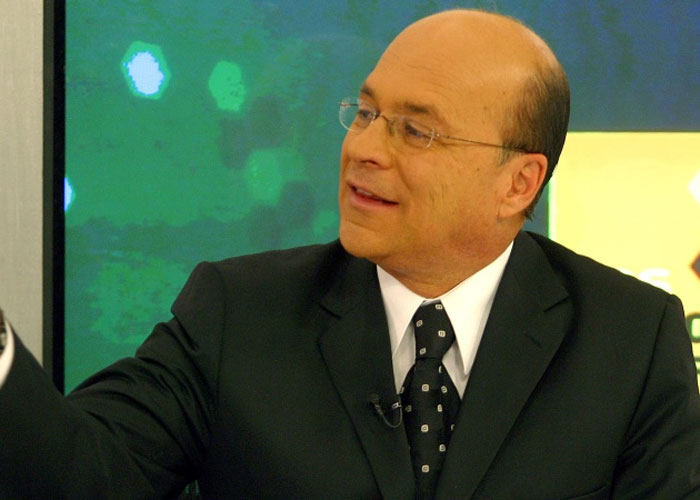 Carlos Antonio Vélez exhibe su brillante cabeza en RCN