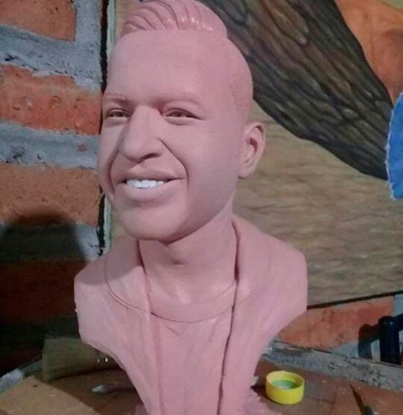  - La horripilante estatua de Martín Elías: FOTO